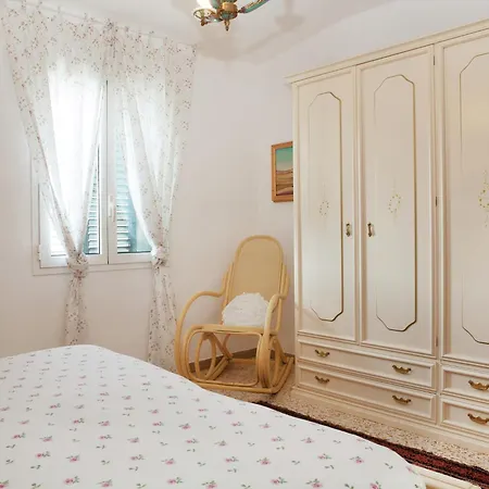 In Quiet And Environment With Swimming Pool Apartment