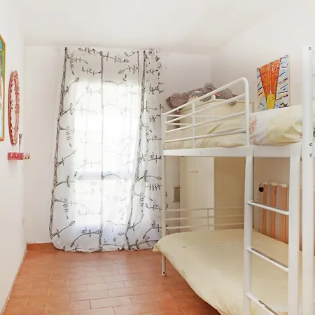 In Quiet And Environment With Swimming Pool Apartamento *