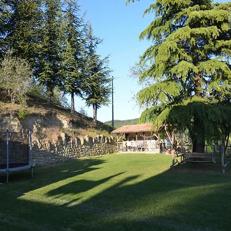 In Quiet And Environment With Swimming Pool Apartamento