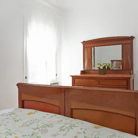 In Quiet And Environment With Swimming Pool Apartamento *