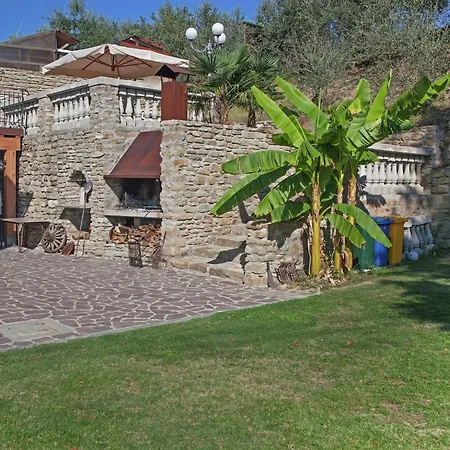 In Quiet And Environment With Swimming Pool Apartamento