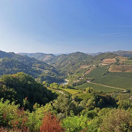 In Quiet And Environment With Swimming Pool 모디글리아나