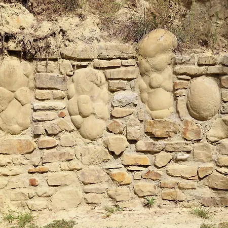 In Quiet And Environment With Swimming Pool 아파트