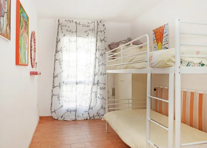 In Quiet And Environment With Swimming Pool Apartament *