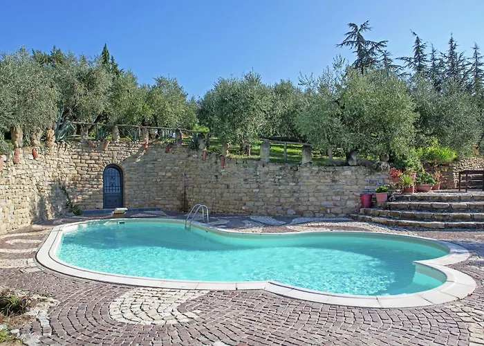 In Quiet And Environment With Swimming Pool Apartament *