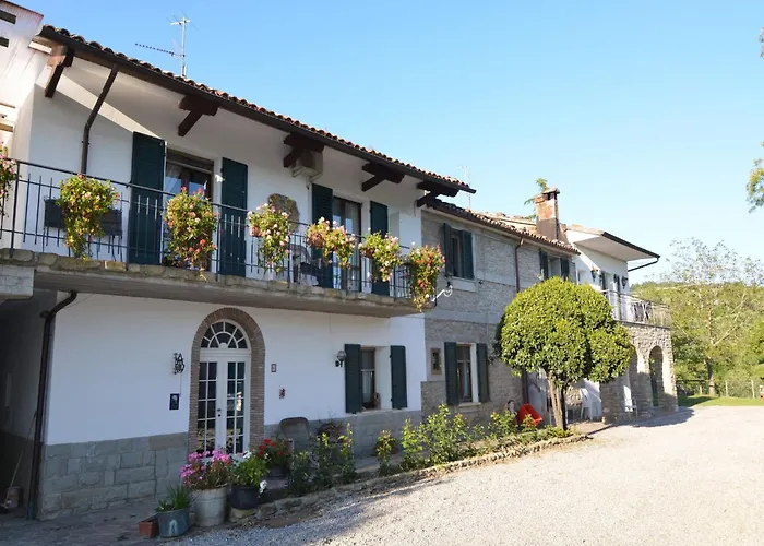 In Quiet And Environment With Swimming Pool Appartement Modigliana