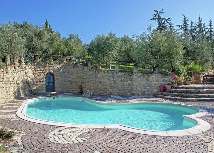 In Quiet And Environment With Swimming Pool Appartement *