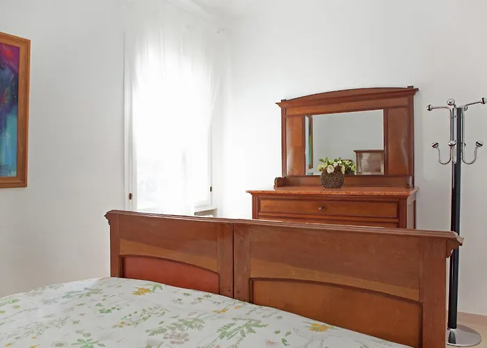 In Quiet And Environment With Swimming Pool Appartement *