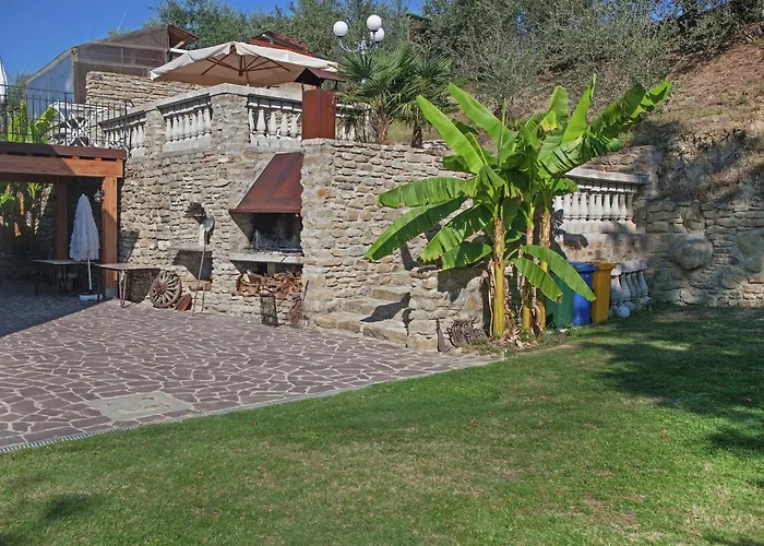 In Quiet And Environment With Swimming Pool Apartament