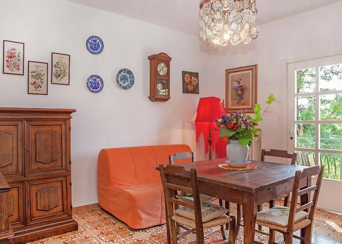 In Quiet And Environment With Swimming Pool Appartement