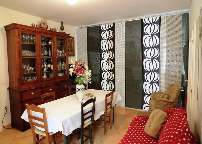 In Quiet And Environment With Swimming Pool Appartement Modigliana